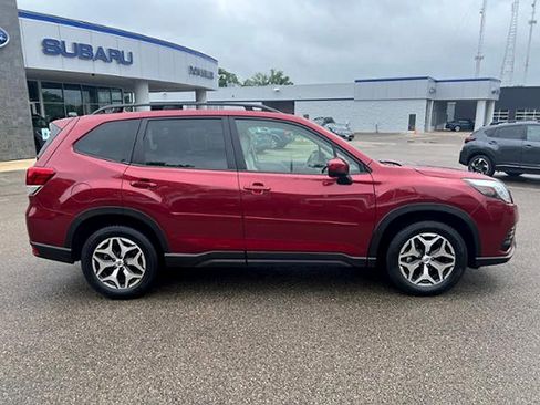 Certified 2023 Subaru Forester Premium AWD/4WD image 8