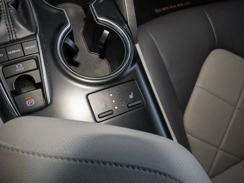 Used 2019 Toyota Camry XLE image 16