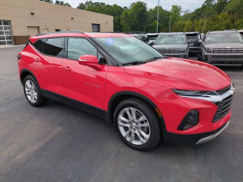 Used 2022 Chevrolet Blazer LT w/ Sound & Technology Package FWD image 5