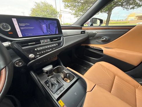 Used 2024 Lexus ES 300h w/ Accessory Package (Z1) FWD image 30
