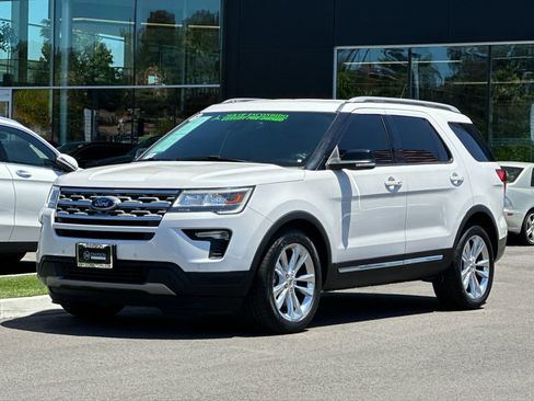 Used 2018 Ford Explorer XLT w/ Equipment Group 202A FWD image 7