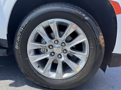 Used 2022 Chevrolet Suburban Premier AWD/4WD image 19