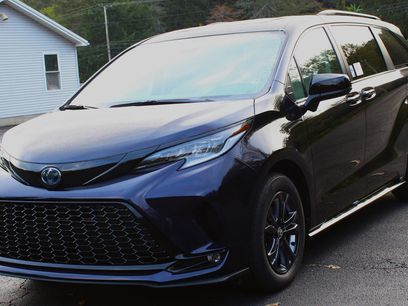 New 2025 Toyota Sienna XSE