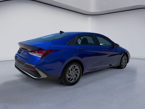 Used 2024 Hyundai Elantra SEL FWD image 5