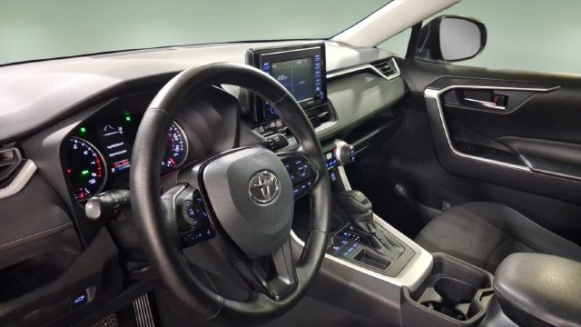 Used 2020 Toyota RAV4 XLE w/ Convenience Package FWD image 26