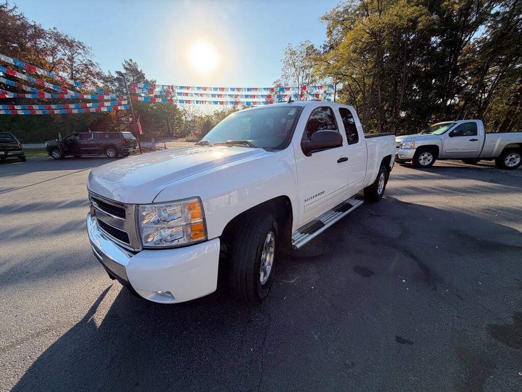 Used 2011 Chevrolet Silverado 1500 LT w/ All-Star Edition AWD/4WD image 4