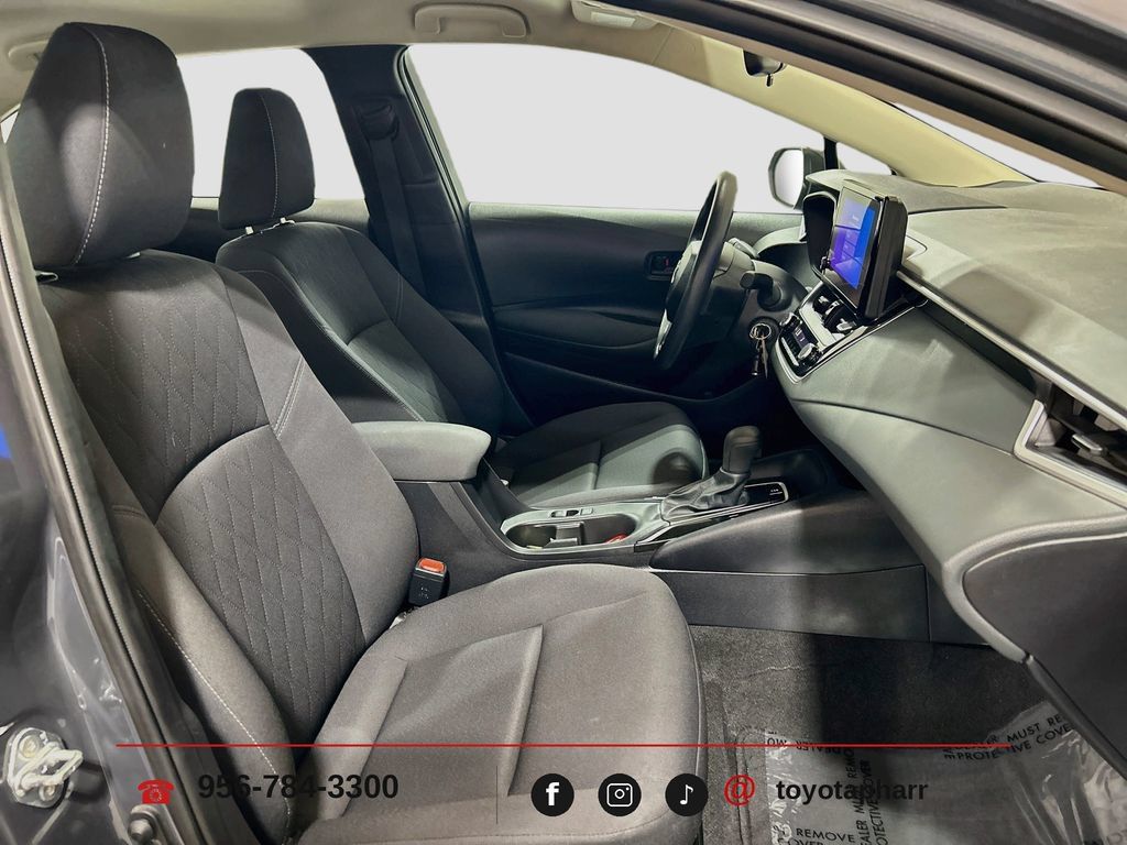Used 2025 Toyota Corolla LE FWD image 24