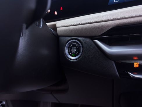 Used 2024 Cadillac XT4 Premium Luxury image 16