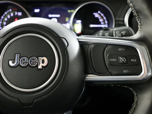 Used 2022 Jeep Wrangler Unlimited Sahara w/ Cold Weather Group image 27