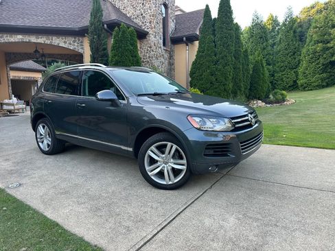 Used 2013 Volkswagen Touareg Executive AWD/4WD image 8
