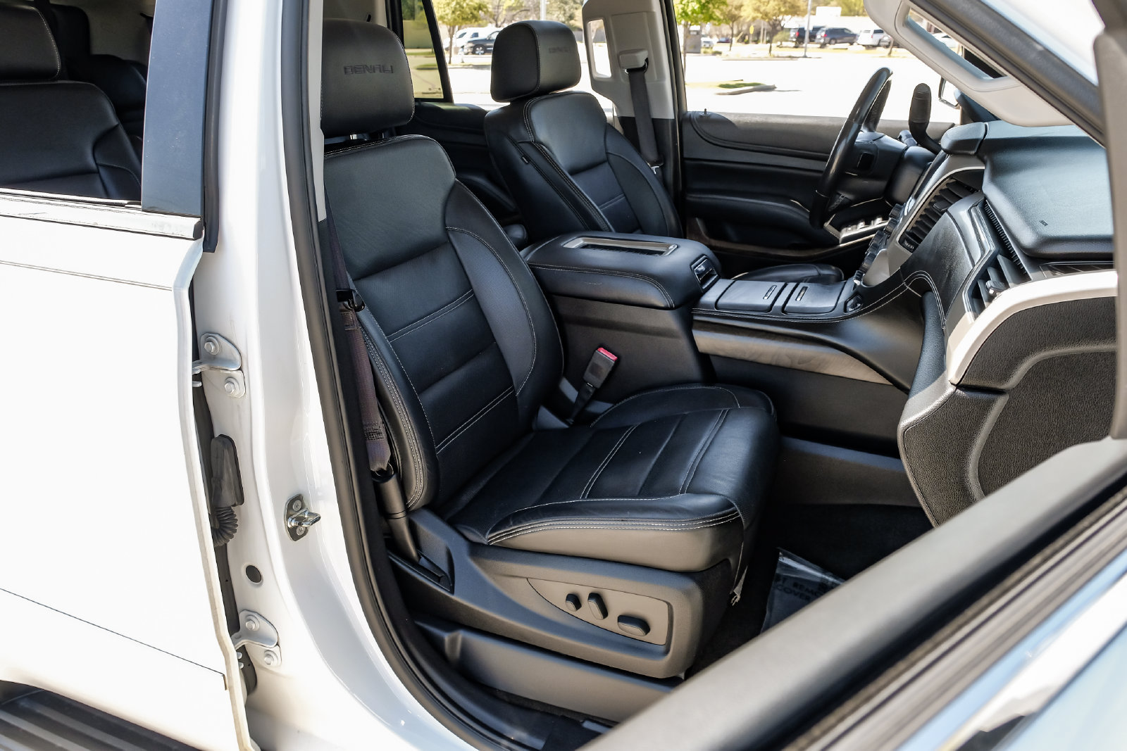 Used 2018 GMC Yukon Denali RWD image 38
