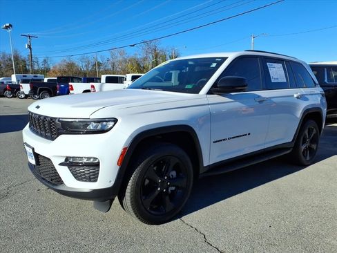 Used 2023 Jeep Grand Cherokee Limited w/ Luxury Tech Group II image 42
