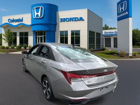 Used 2023 Hyundai Elantra SEL w/ Convenience Package FWD image 4