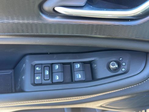 New 2025 Jeep Grand Cherokee Altitude image 12