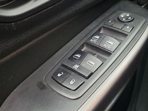 Used 2019 Jeep Cherokee Limited image 27