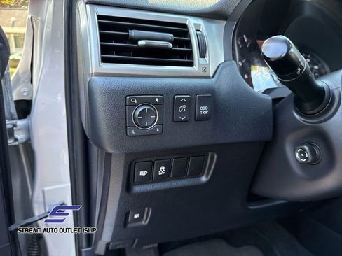 Used 2019 Lexus GX 460 image 33