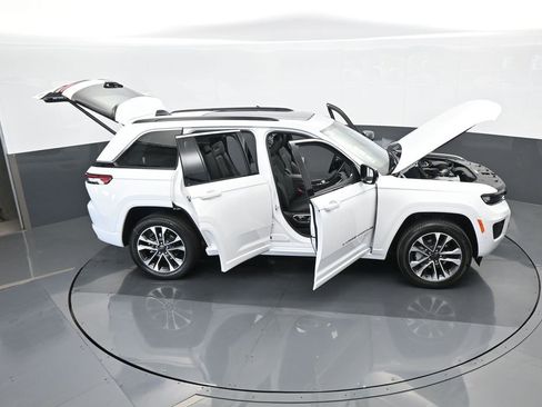 Used 2024 Jeep Grand Cherokee Overland w/ Luxury Tech Group IV image 64