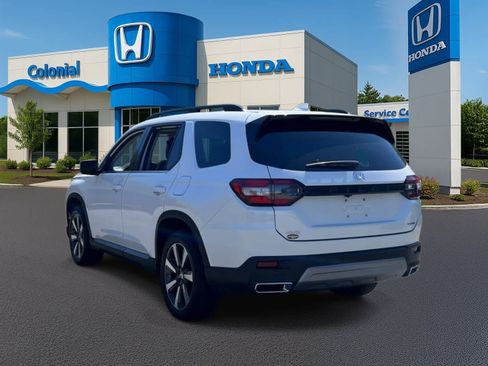Used 2023 Honda Pilot Touring image 4
