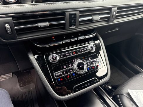 Used 2021 Lincoln Corsair AWD w/ Premium Package image 6