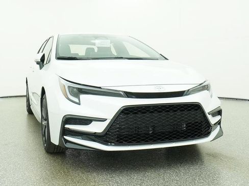 Used 2026 Toyota Corolla SE w/ SE Premium Package FWD image 7