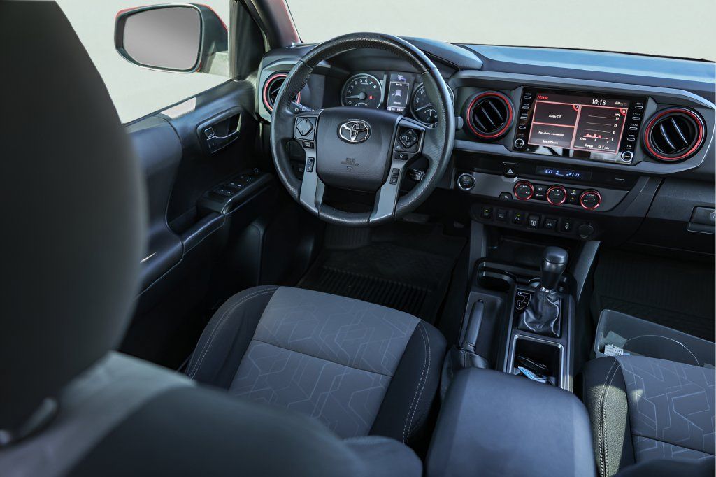 Used 2021 Toyota Tacoma TRD Sport w/ Technology Package RWD image 29