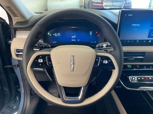 New 2025 Lincoln Corsair AWD w/ Equipment Group 101A image 17