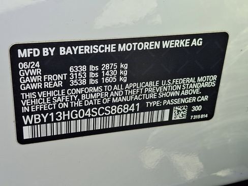 Certified 2025 BMW i5 xDrive40 w/ M Sport Package AWD/4WD image 31