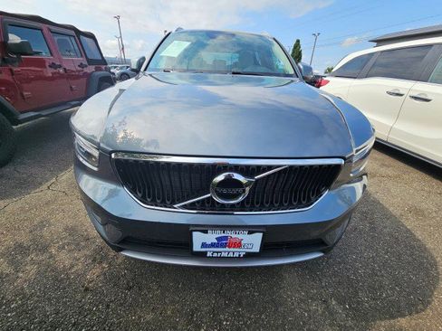 Used 2019 Volvo XC40 T5 Momentum image 2