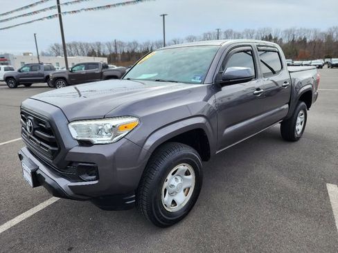 Used 2016 Toyota Tacoma SR image 3