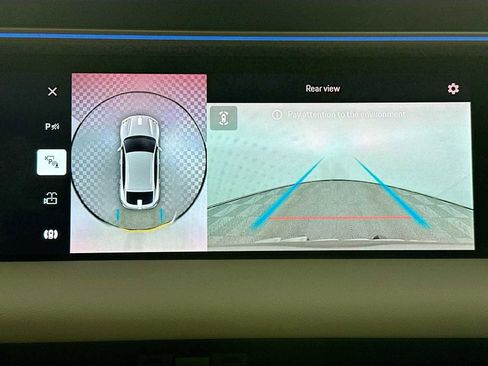 Certified 2025 Porsche Macan Electric image 16