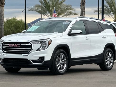 Used 2024 GMC Terrain SLT image 8