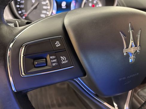 Used 2017 Maserati Levante w/ Luxury Package image 19