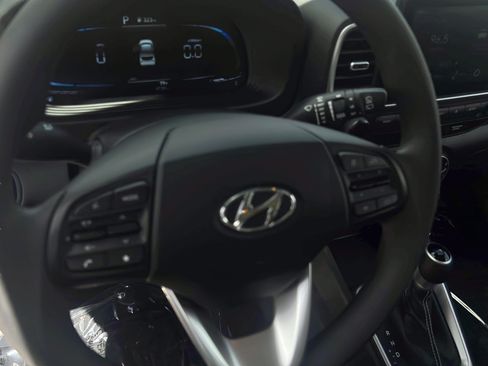 Certified 2026 Hyundai Venue SE FWD image 13