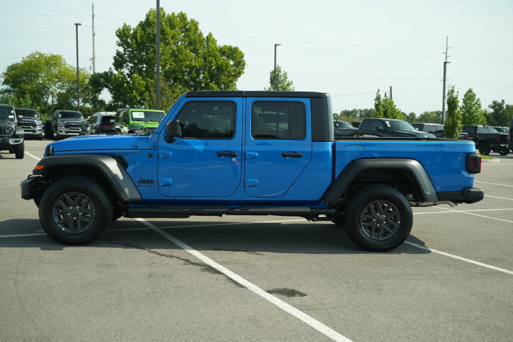 New 2026 Jeep Gladiator Sport AWD/4WD image 4
