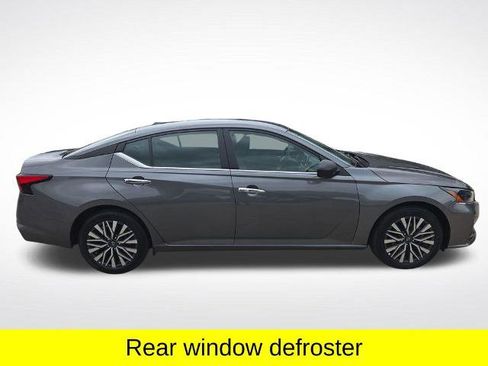 Certified 2025 Nissan Altima 2.5 SV FWD image 8