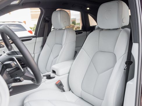 New 2026 Porsche Macan S AWD/4WD image 5