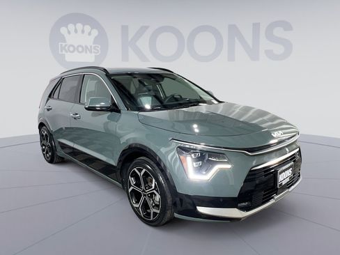 Used 2023 Kia Niro SX Touring image 10