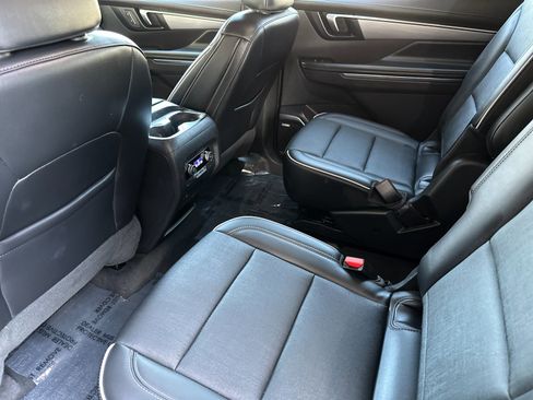 Used 2025 Buick Enclave Preferred image 12