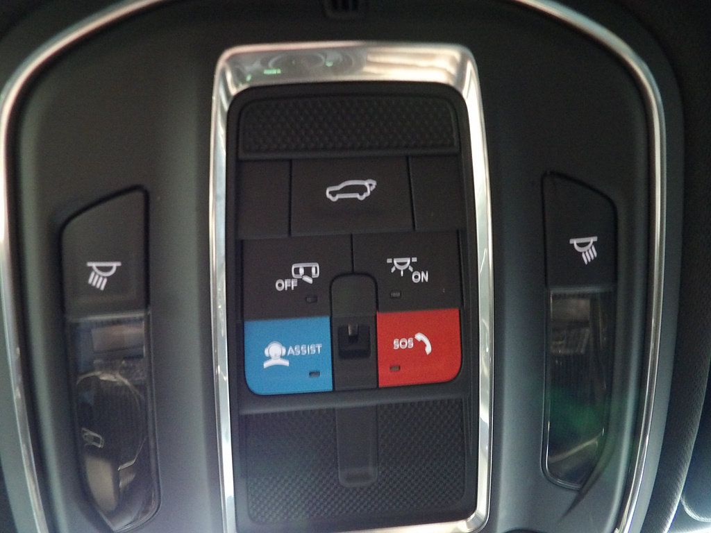 Used 2024 Jeep Grand Cherokee Laredo w/ Luxury Tech Group I AWD/4WD image 28