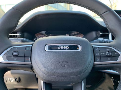 Used 2025 Jeep Compass Limited image 29