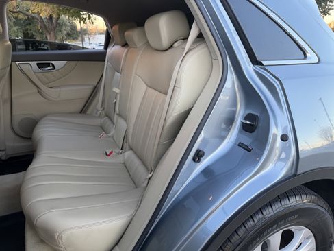 Used 2017 INFINITI QX70 2WD w/ Premium Package image 27