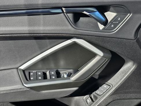 Used 2025 Audi Q3 2.0T Premium w/ Convenience Package image 2