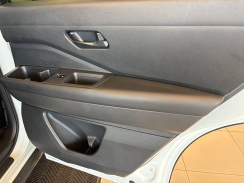 Used 2024 Nissan Pathfinder SV AWD/4WD image 32