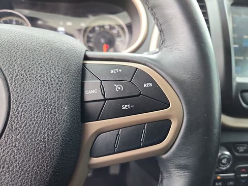 Used 2017 Jeep Cherokee Limited FWD image 23