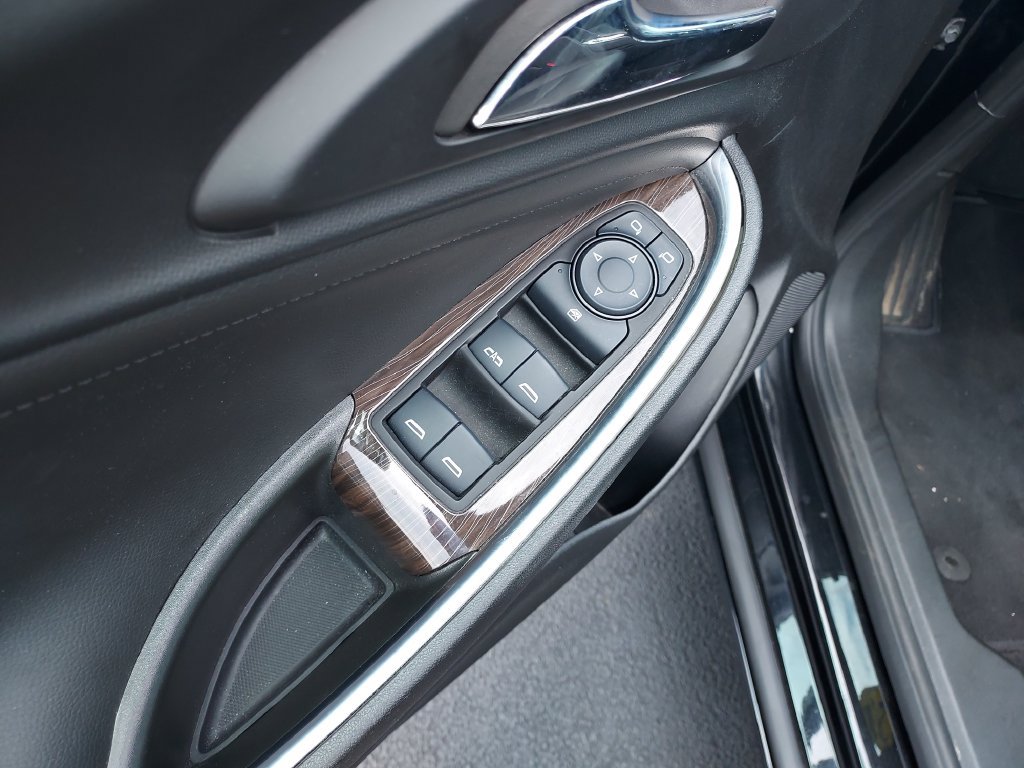 Used 2023 Chevrolet Malibu LT w/ Redline Edition FWD image 11