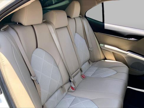 Used 2018 Toyota Camry XLE FWD image 20