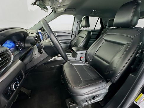 Used 2023 Ford Explorer XLT w/ Equipment Group 202A image 13