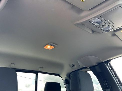 Used 2025 Nissan Frontier S RWD image 24