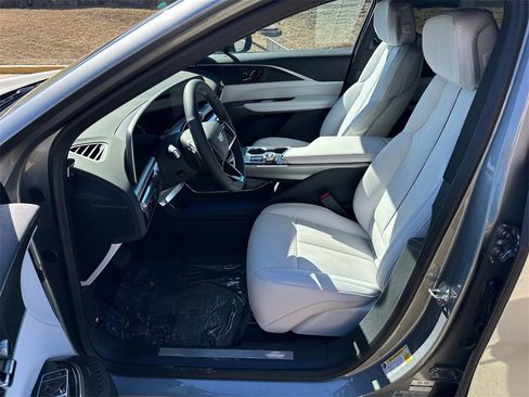 New 2025 Cadillac Lyriq Luxury image 8