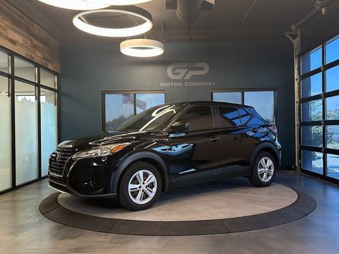 Used 2021 Nissan Kicks S FWD image 7